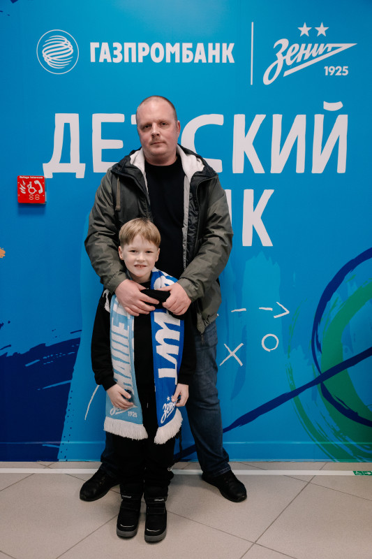 Рекламные зоны Газпромбанка на Фан-Променаде перед матчем с «Балтикой»