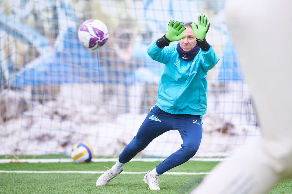 Тренировка женской команды в Удельном парке