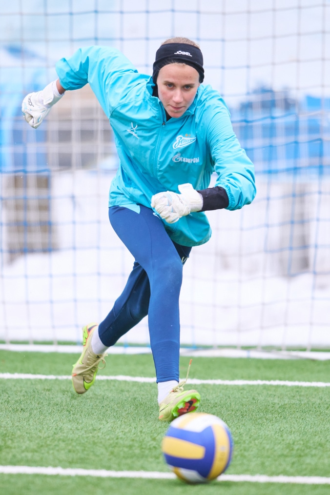 Тренировка женской команды в Удельном парке