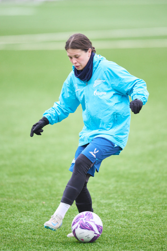 Тренировка женской команды в Удельном парке