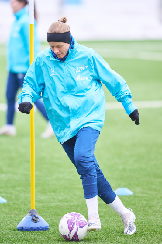 Тренировка женской команды в Удельном парке