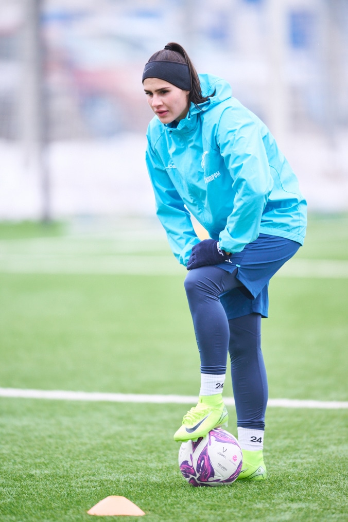 Тренировка женской команды в Удельном парке