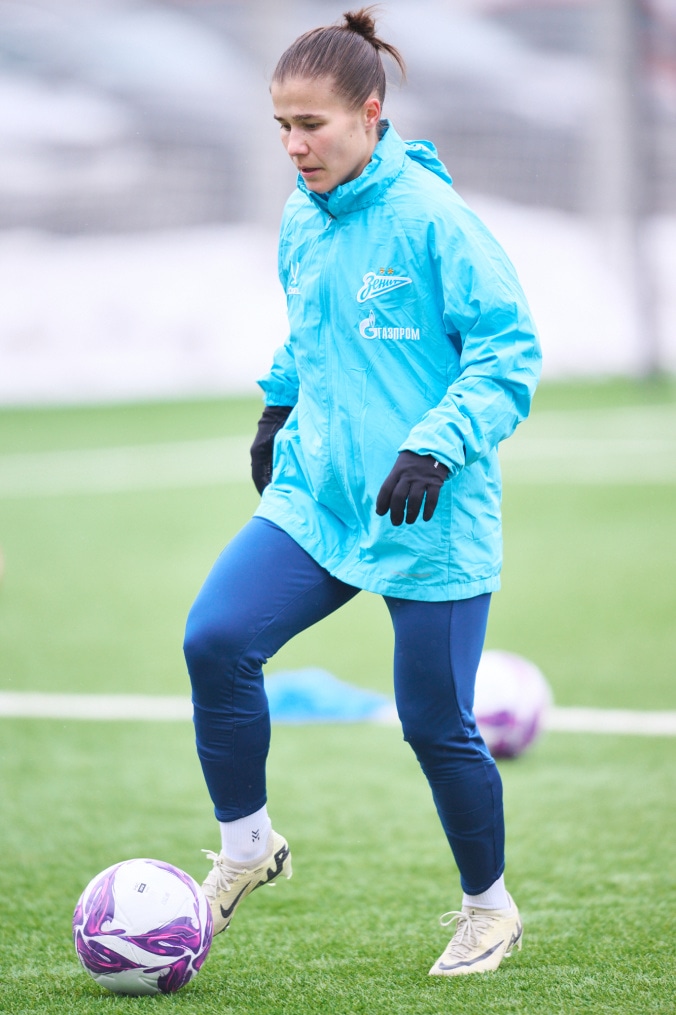 Тренировка женской команды в Удельном парке