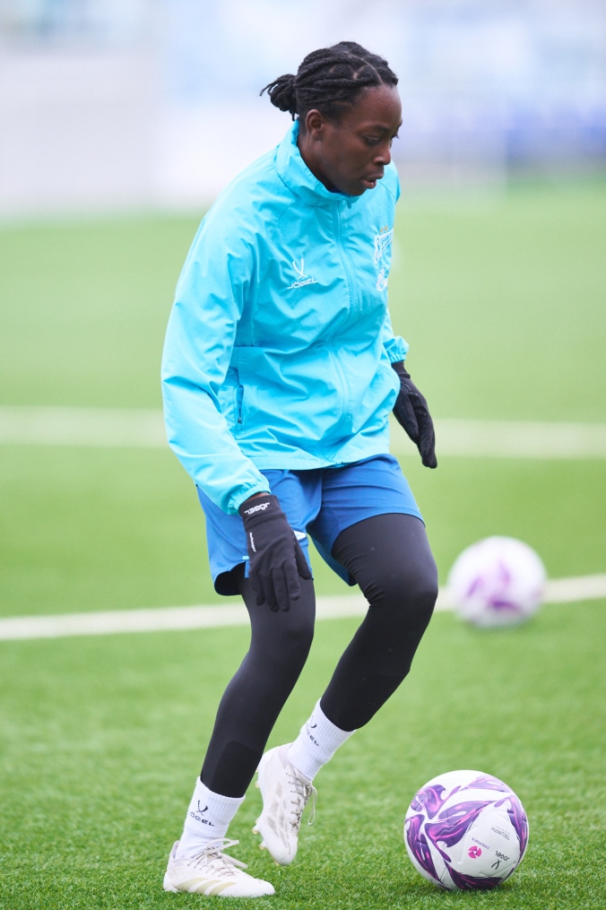 Тренировка женской команды в Удельном парке