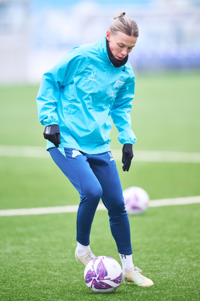 Тренировка женской команды в Удельном парке