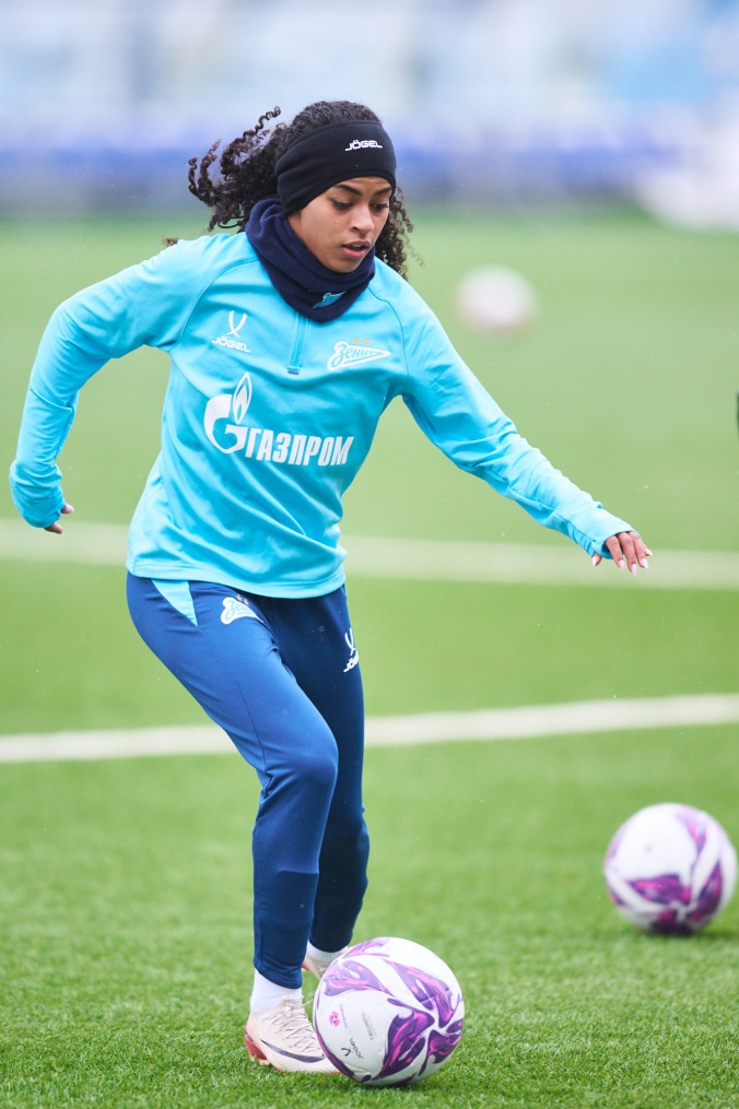 Тренировка женской команды в Удельном парке