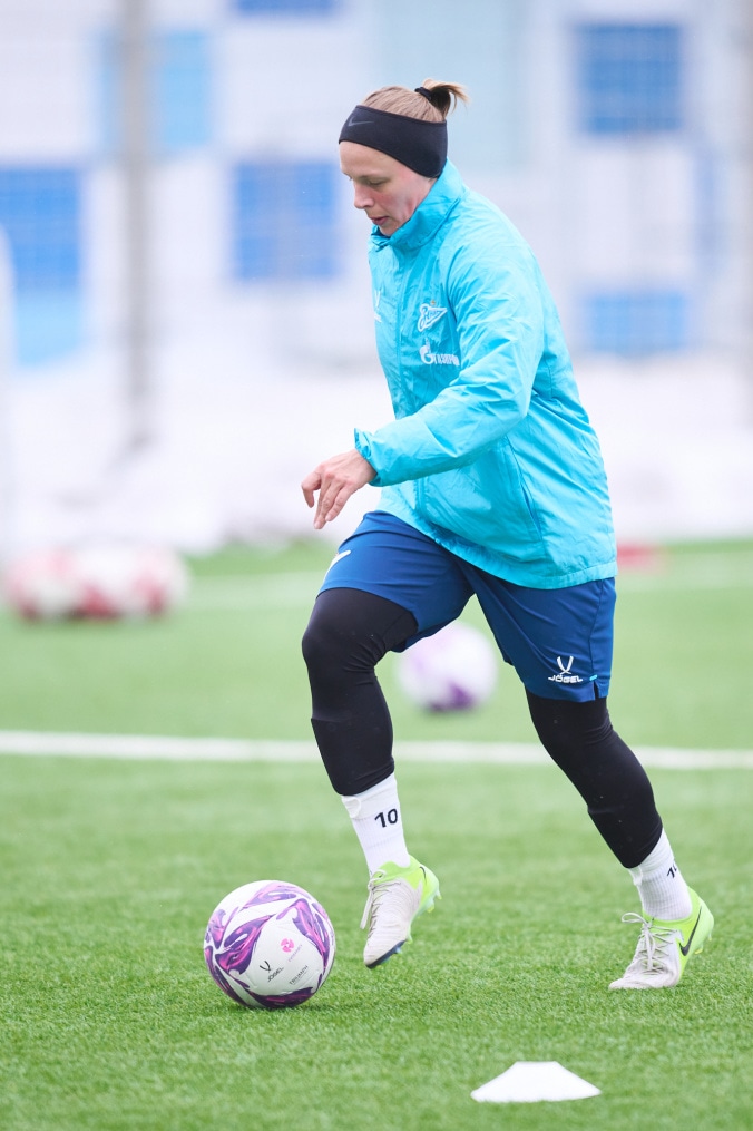 Тренировка женской команды в Удельном парке