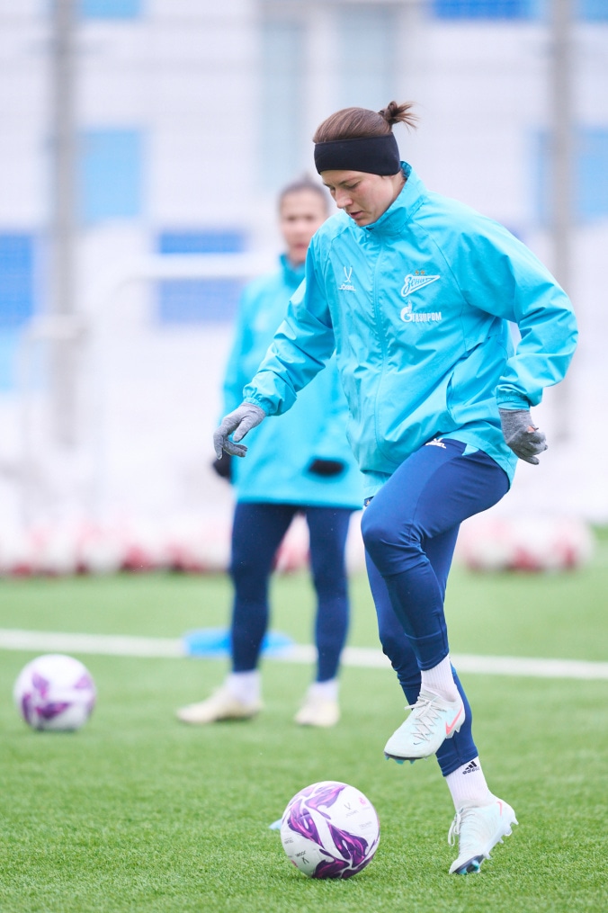 Тренировка женской команды в Удельном парке