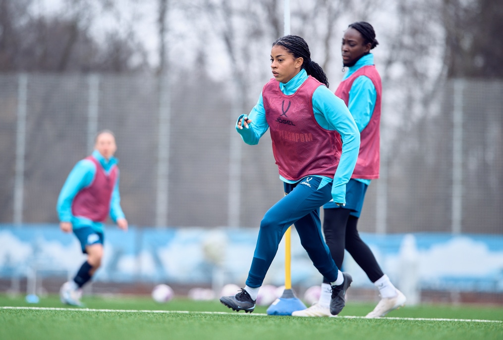 Тренировка женской команды перед матчем с «Динамо»