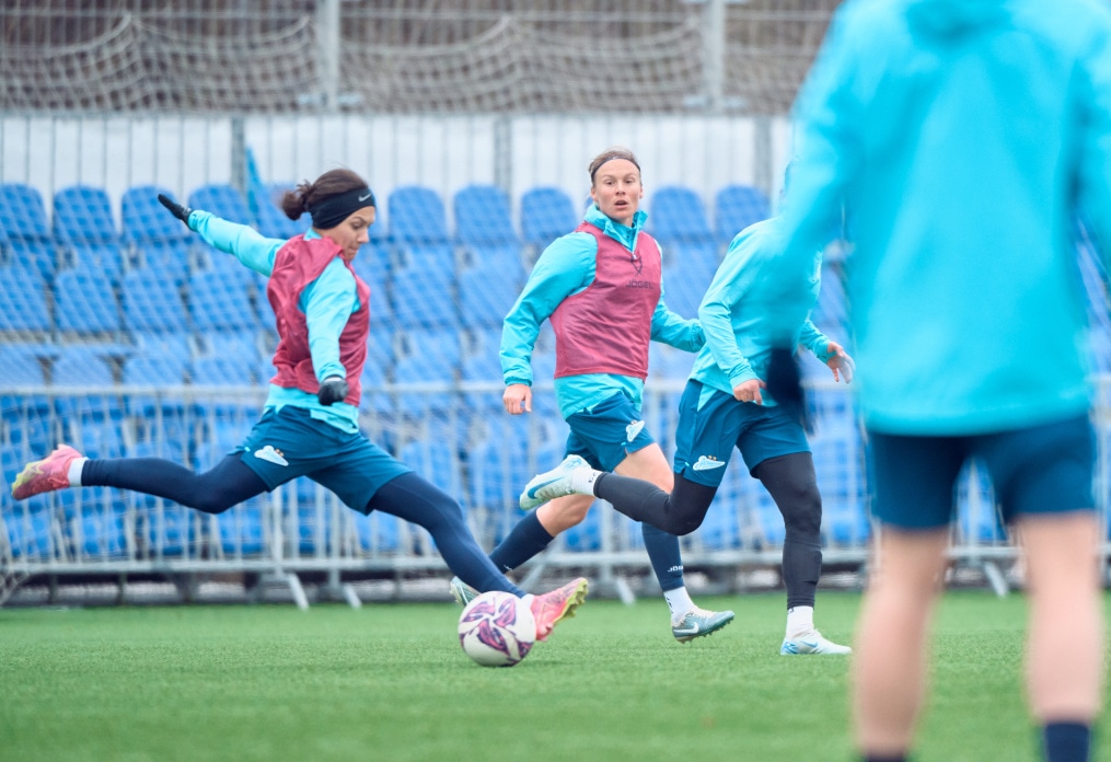 Тренировка женской команды перед матчем с «Динамо»