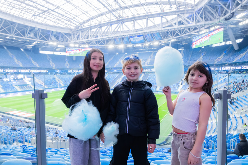 Болельщики на матче «Зенит» — «Динамо» (Махачкала)