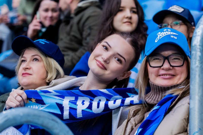 Болельщики на матче «Зенит» — «Динамо» (Махачкала)