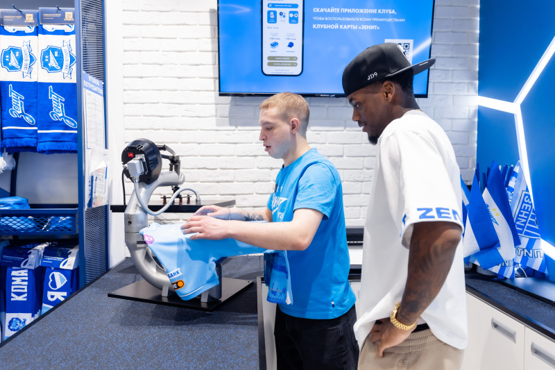 Презентация Джон Джона и Джона Дурана  в фирменном магазине «Зенит-Арена»