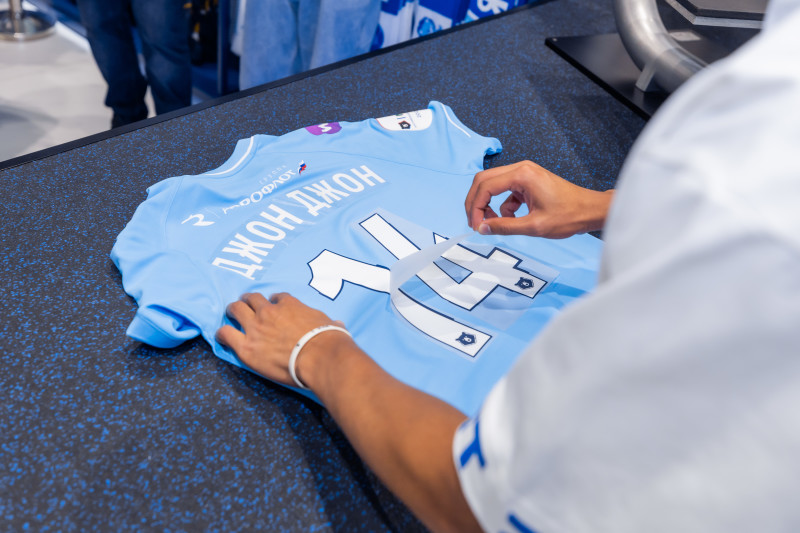 Презентация Джон Джона и Джона Дурана  в фирменном магазине «Зенит-Арена»