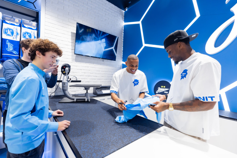 Презентация Джон Джона и Джона Дурана  в фирменном магазине «Зенит-Арена»