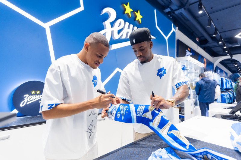 Презентация Джон Джона и Джона Дурана  в фирменном магазине «Зенит-Арена»