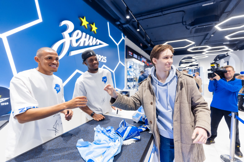 Презентация Джон Джона и Джона Дурана  в фирменном магазине «Зенит-Арена»