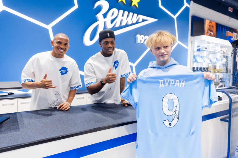 Презентация Джон Джона и Джона Дурана  в фирменном магазине «Зенит-Арена»