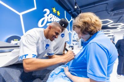 Презентация Джон Джона и Джона Дурана  в фирменном магазине «Зенит-Арена»