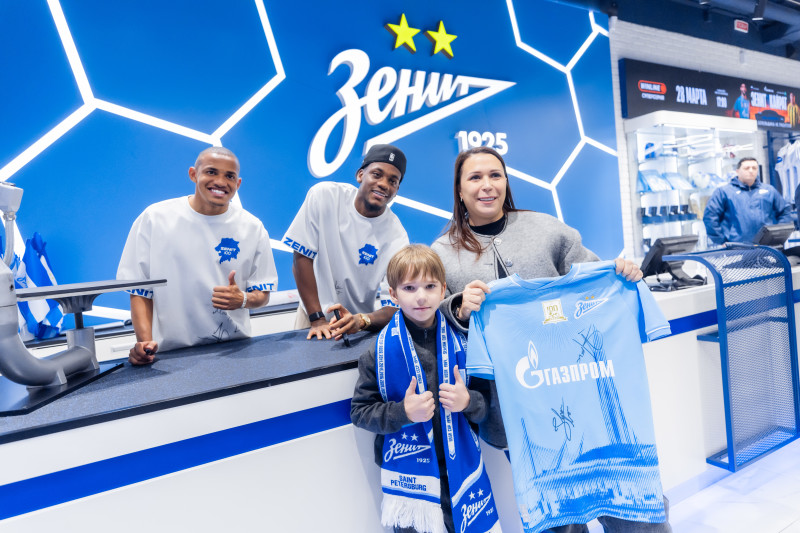 Презентация Джон Джона и Джона Дурана  в фирменном магазине «Зенит-Арена»