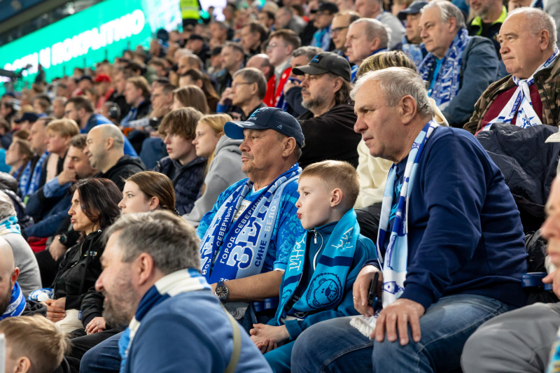 Болельщики на матче «Зенит» — «Спартак»