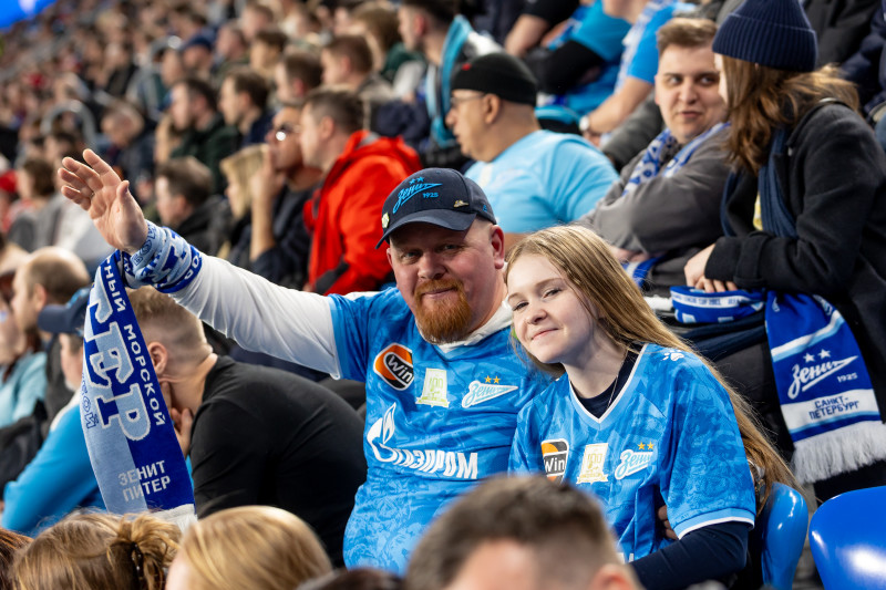 Болельщики на матче «Зенит» — «Спартак»