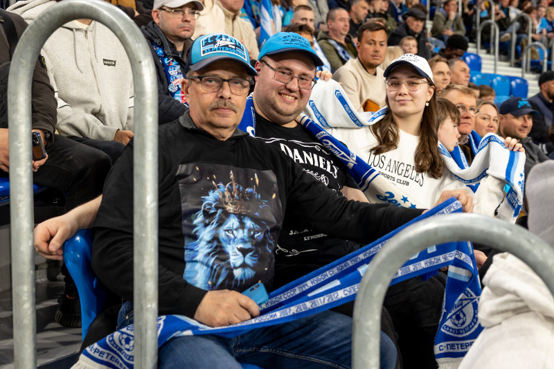 Болельщики на матче «Зенит» — «Спартак»