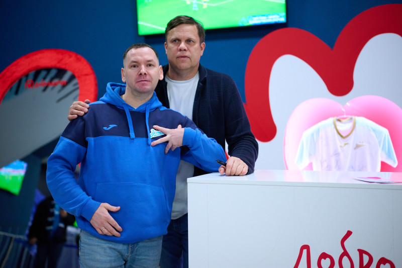 Фан-Променад: автограф-сессия Владислава Радимова перед «матчем „Зенит“ — „Спартак“