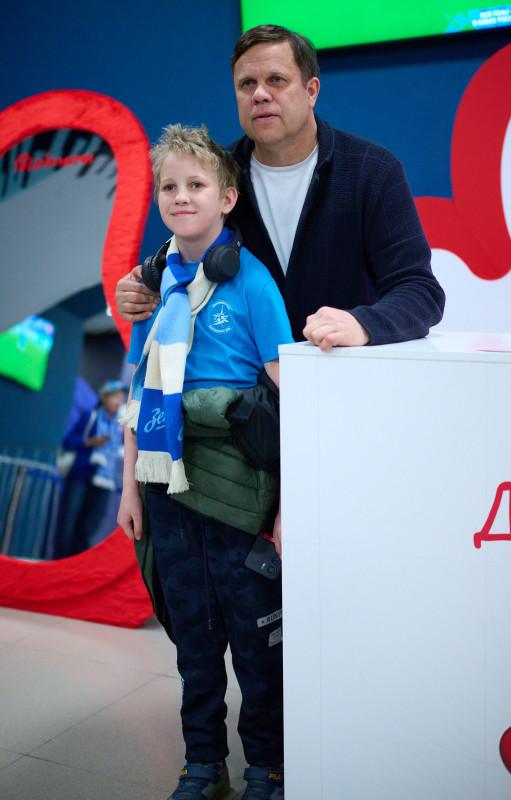 Фан-Променад: автограф-сессия Владислава Радимова перед «матчем „Зенит“ — „Спартак“