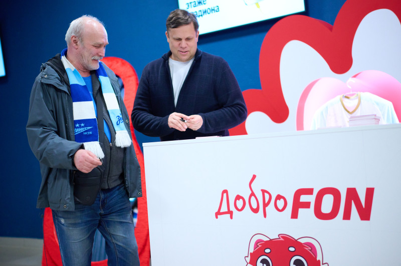 Фан-Променад: автограф-сессия Владислава Радимова перед «матчем „Зенит“ — „Спартак“