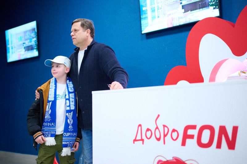Фан-Променад: автограф-сессия Владислава Радимова перед «матчем „Зенит“ — „Спартак“