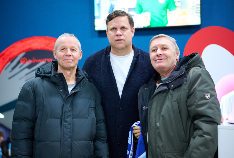Фан-Променад: автограф-сессия Владислава Радимова перед «матчем „Зенит“ — „Спартак“