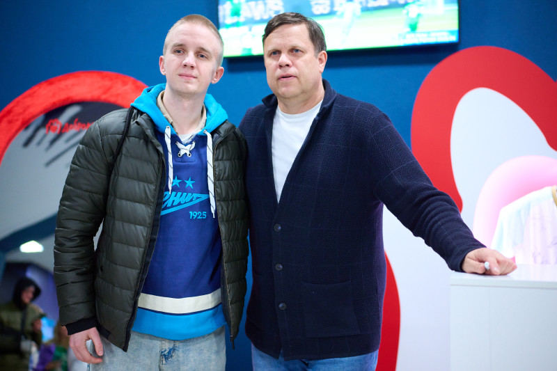 Фан-Променад: автограф-сессия Владислава Радимова перед «матчем „Зенит“ — „Спартак“