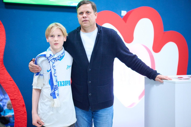 Фан-Променад: автограф-сессия Владислава Радимова перед «матчем „Зенит“ — „Спартак“