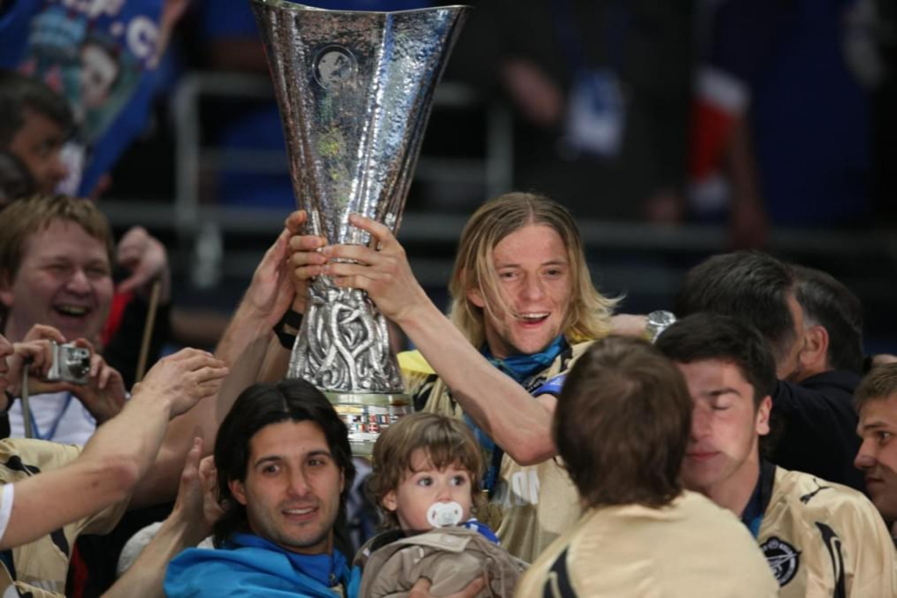 кубок 2008. зенит финал кубка уефа 2008. зенит победа в кубке уефа 2008. зенит кубок уефа 2008. аршавин с кубком уефа.