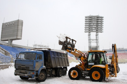 Уборка  снега на стадионе  «Петровский»