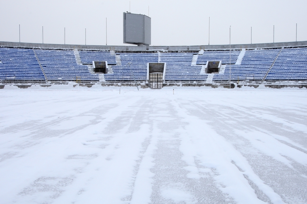 Уборка  снега на стадионе  «Петровский»