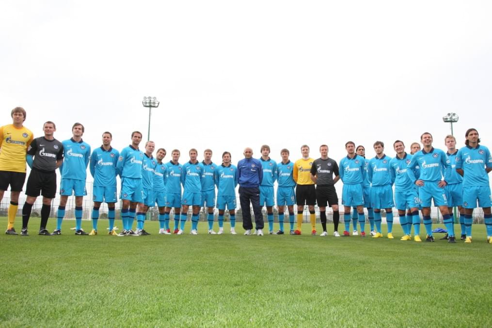 Групповая фотография команды «Зенит» сезона 2010