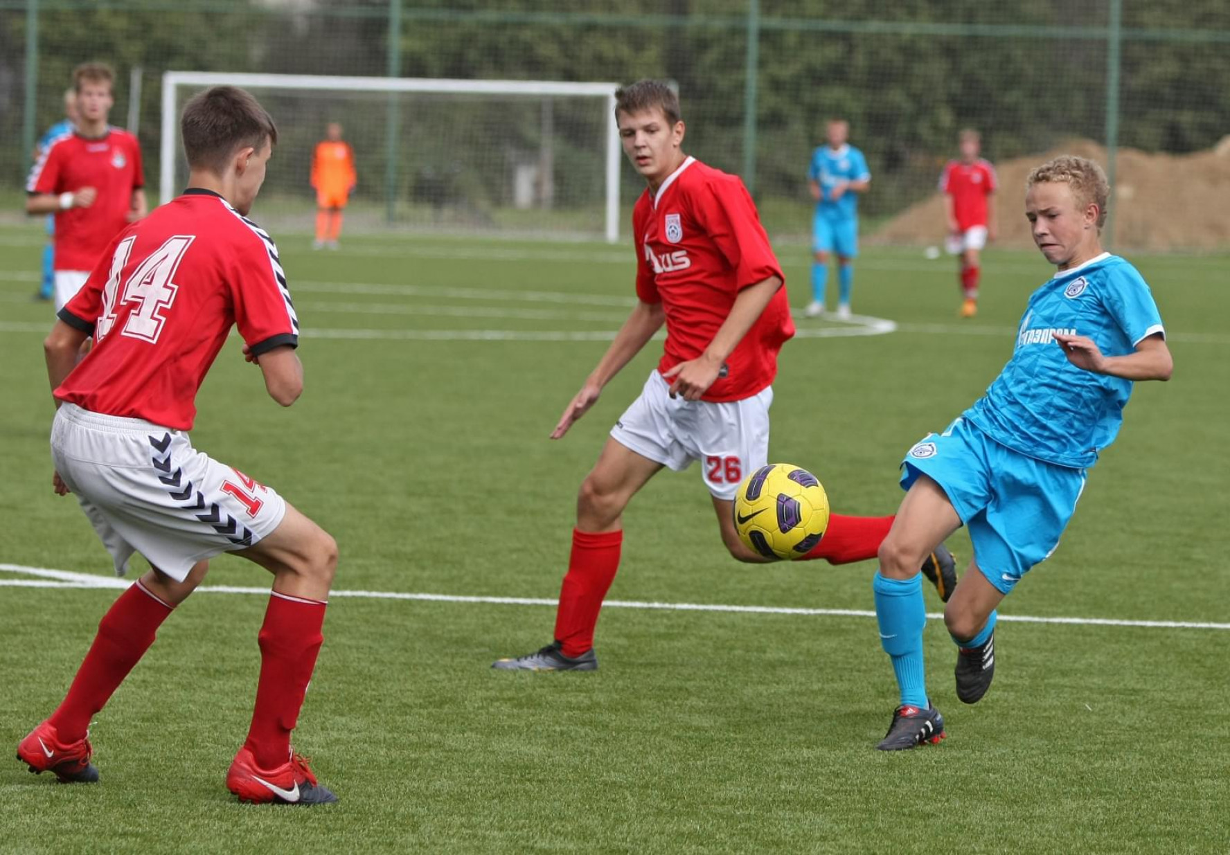 молодежный футбол 15 лет фото. чемпионат города санкт петербург. академия зенит по футболу. первенство города по волейболу санкт-петербург. валерий ярошенко футболист.