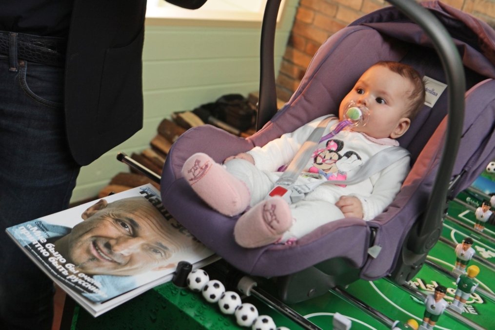 Презентация первого номера клубного журнала «Наш „Зенит“» на стадионе «Петровский»