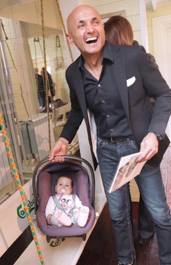 Презентация первого номера клубного журнала «Наш „Зенит“» на стадионе «Петровский»