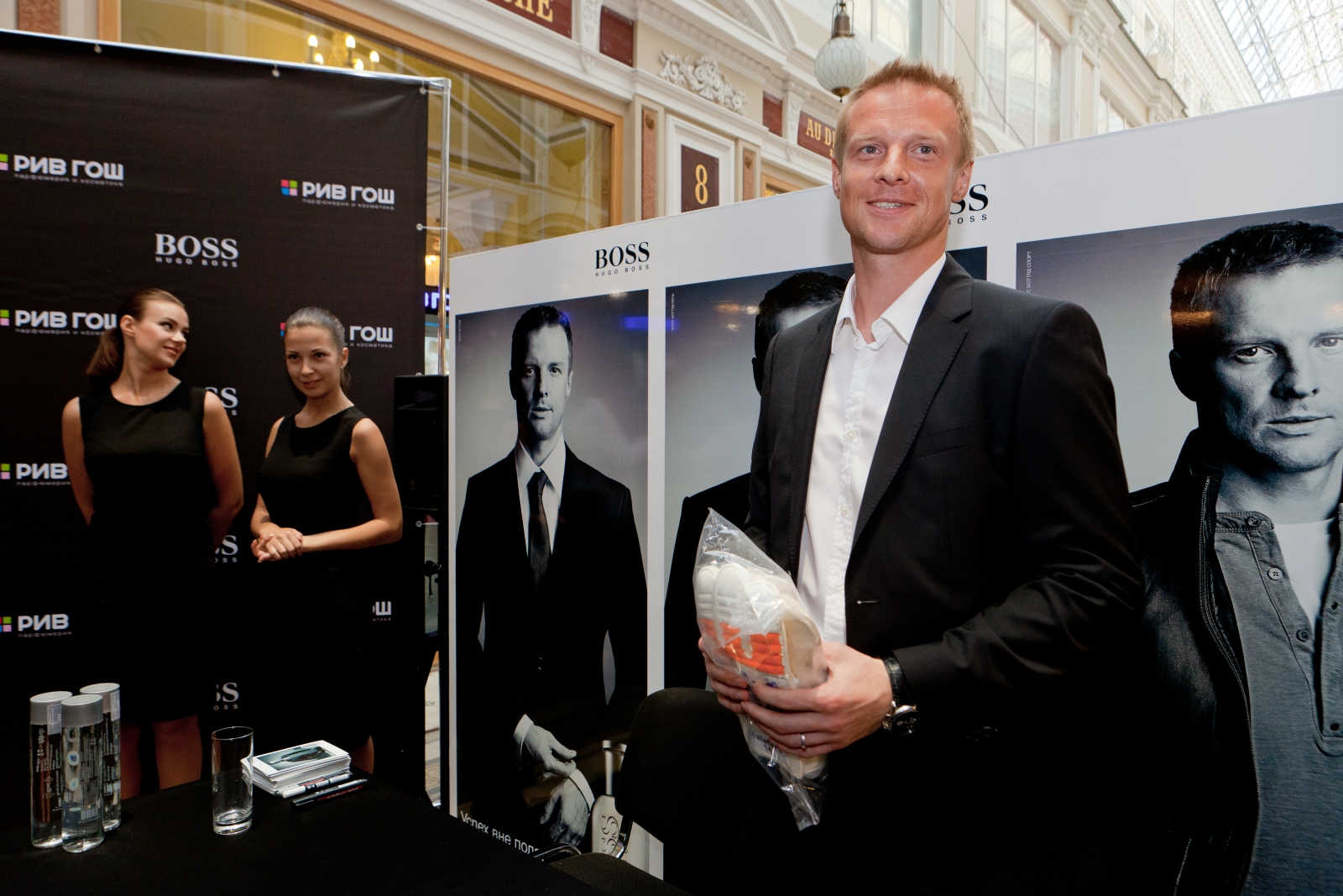 Автограф-сессия Вячеслава Малафеева