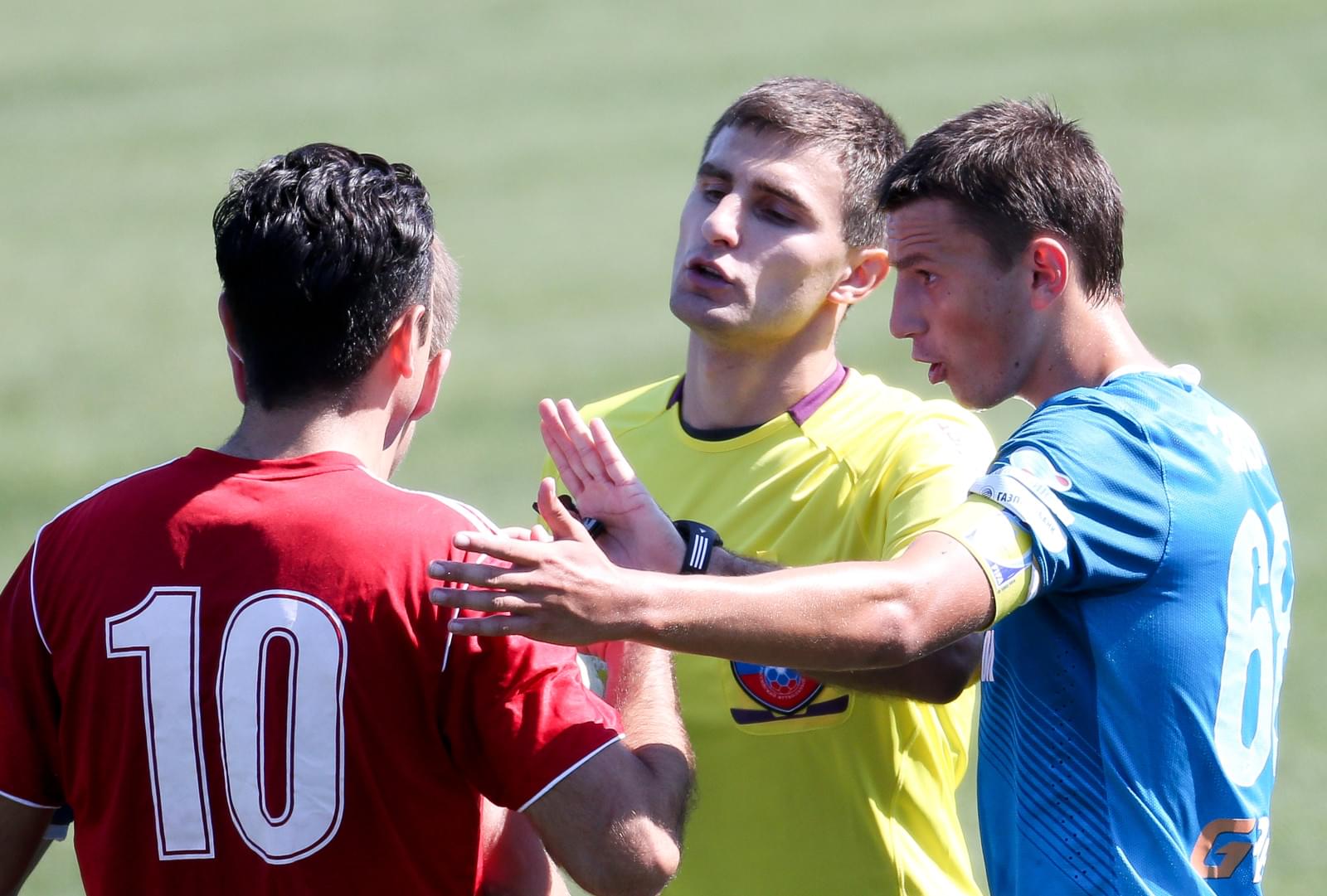 Первенство команд первой футбольной лиги: матч Зенит-2 — Текстильщик