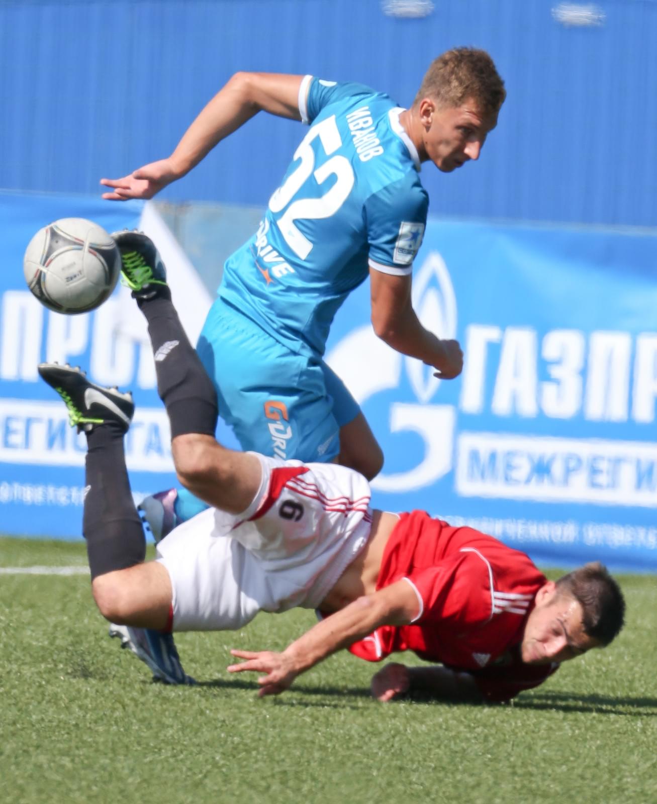 Первенство команд первой футбольной лиги: матч Зенит-2 — Текстильщик