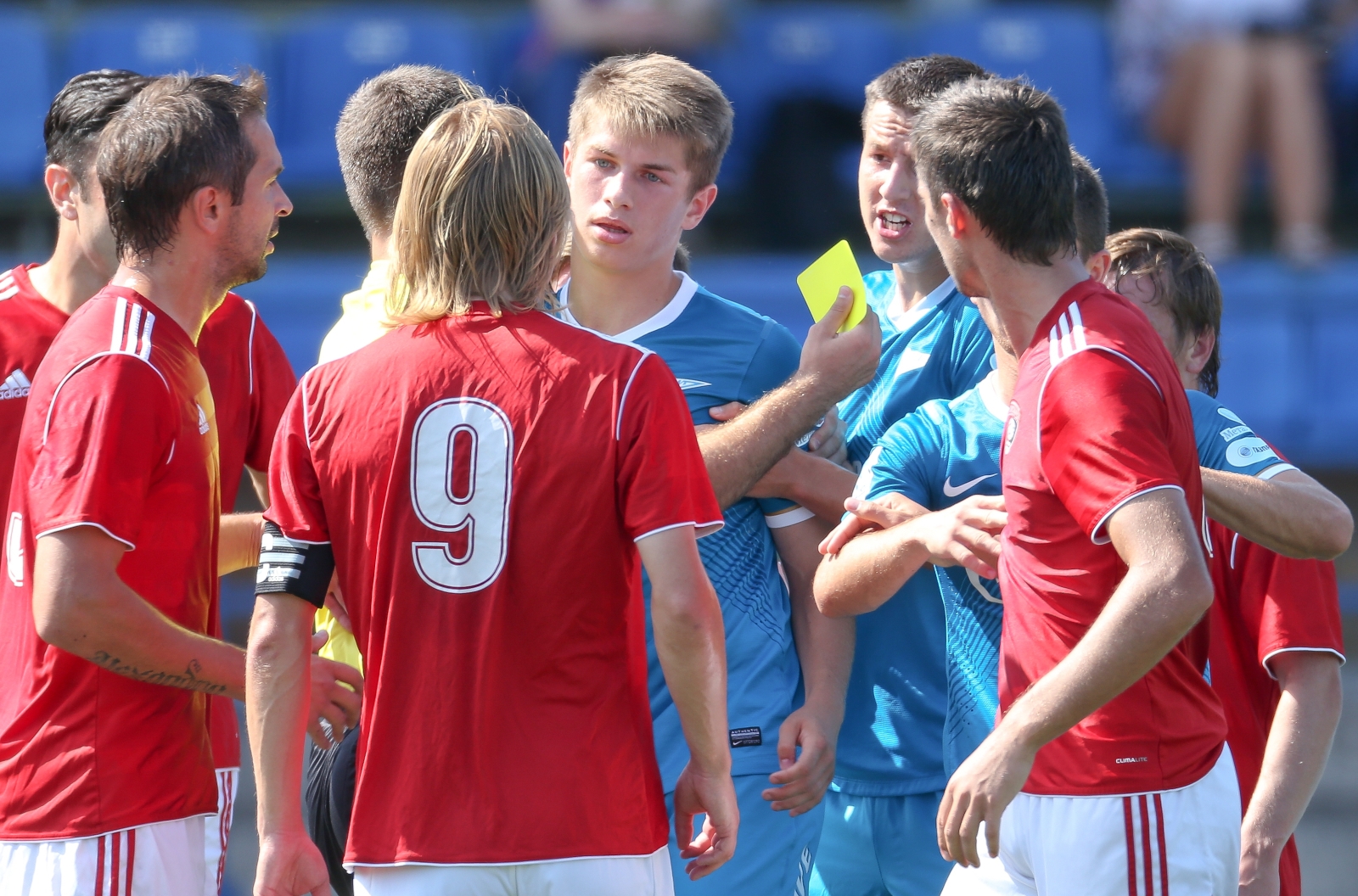 Первенство команд первой футбольной лиги: матч Зенит-2 — Текстильщик