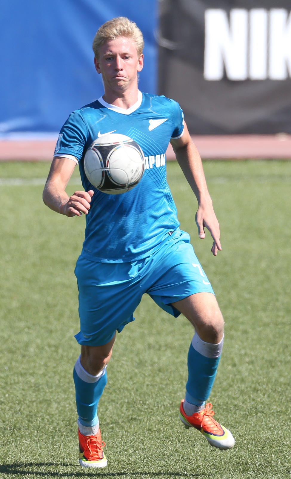 Первенство команд первой футбольной лиги: матч Зенит-2 — Текстильщик