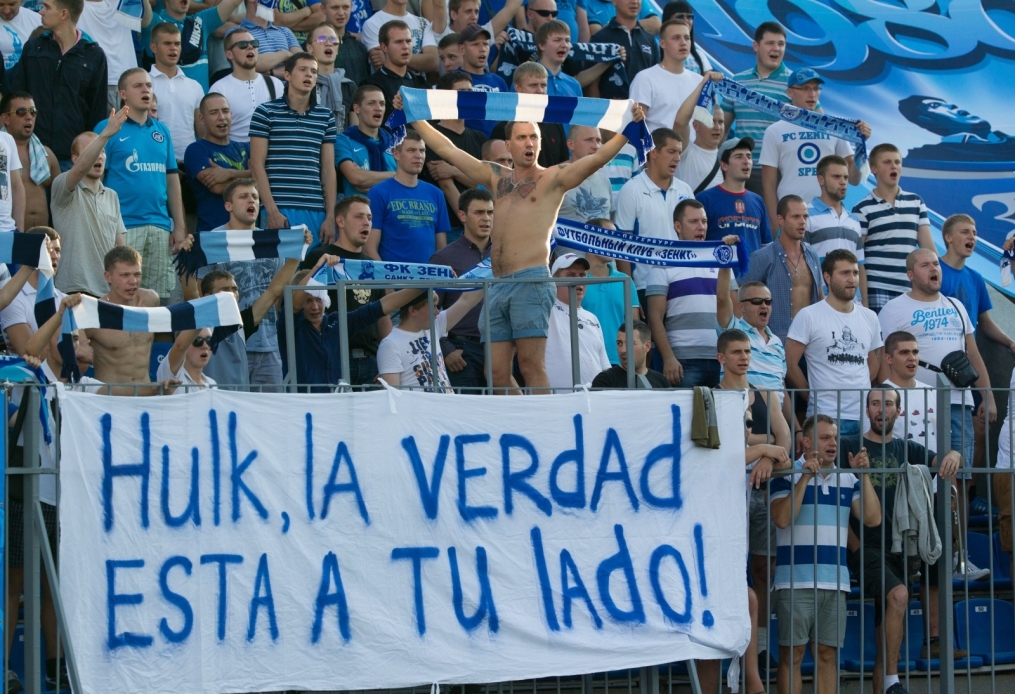 Болельщики ФК «Зенит», на матче Лиги Чемпионов УЕФА 2013/2014, «Зенит» — «Нордшелланд»