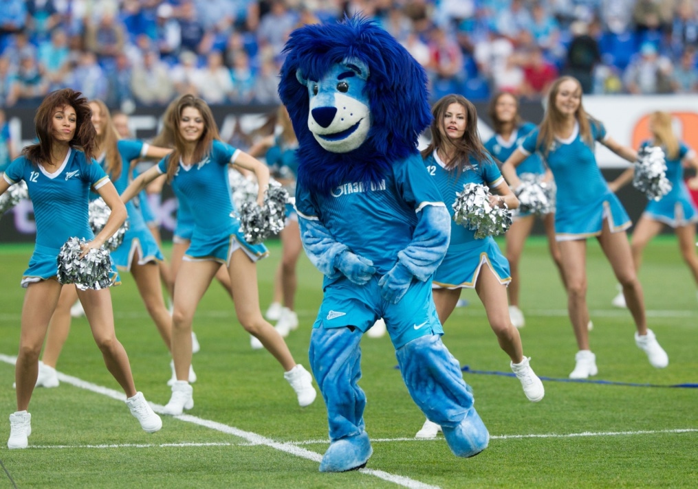 Выступление группы поддержки «Соул Систерс».