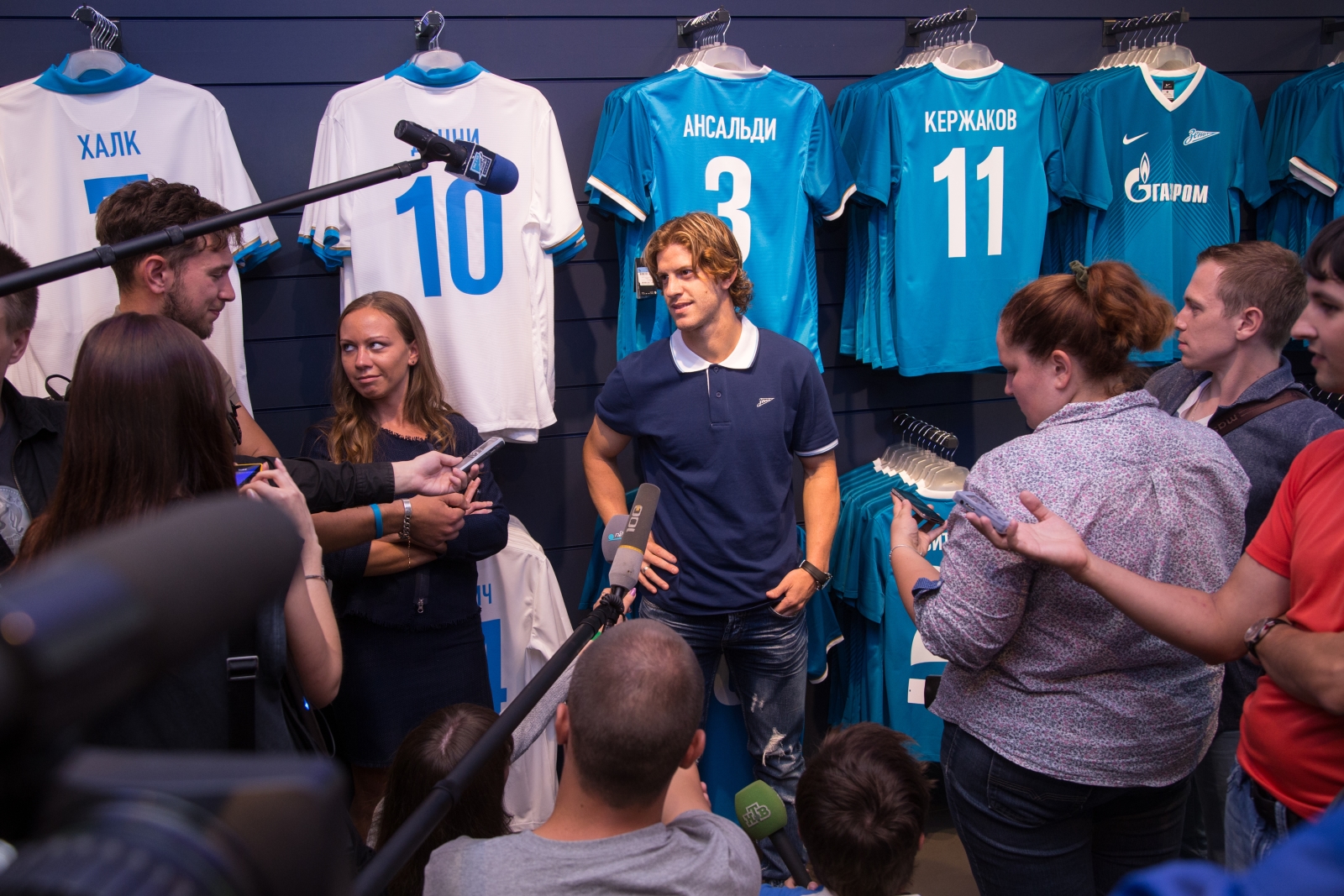 Презентация новых игроков сине-бело-голубых.