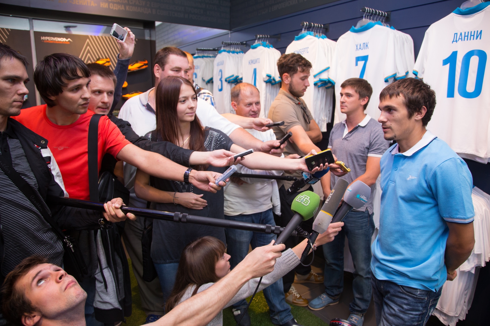 Презентация новых игроков сине-бело-голубых.